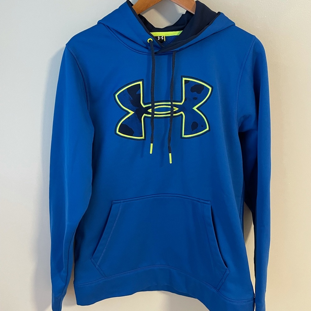 Men’s small Under Armour hoodie